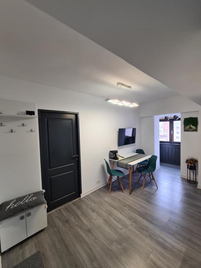 Central Apartment Târgu Jiu Eksteriør billede