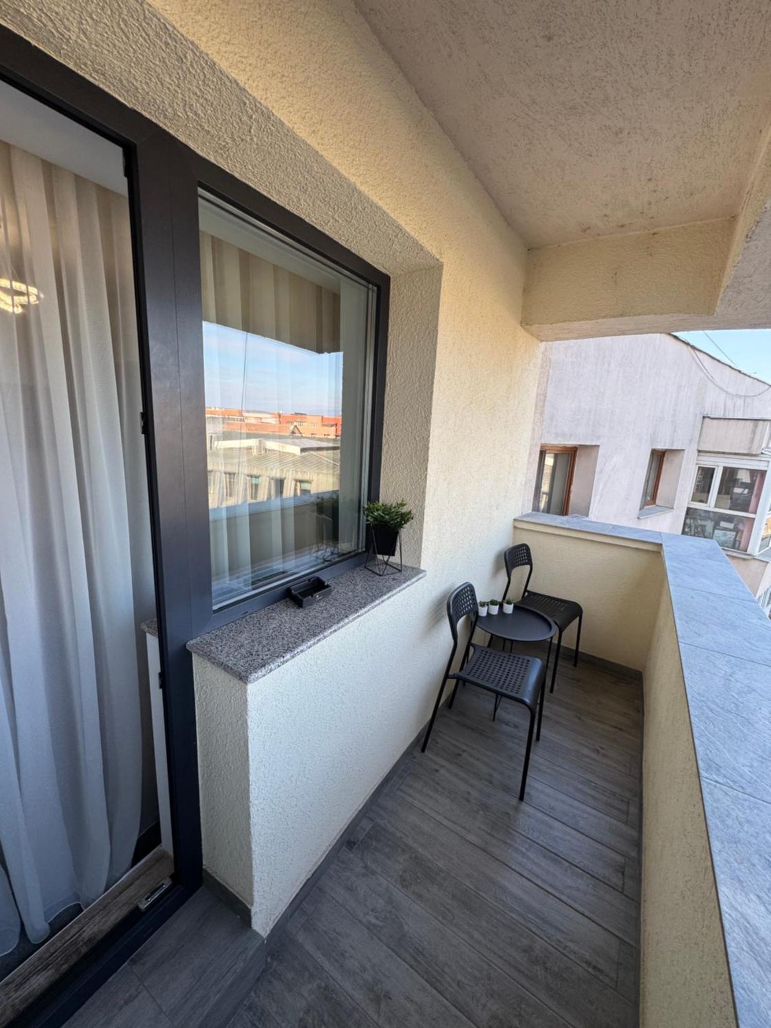 Central Apartment Târgu Jiu Eksteriør billede